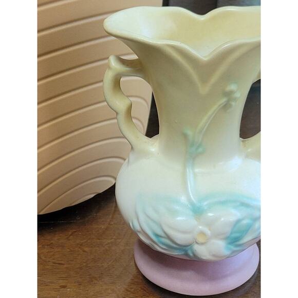 Vintage Hull Art Pottery Vase, Embossed Wildflower, Double Handle, W-1 5-1/2" - Picture 4 of 6